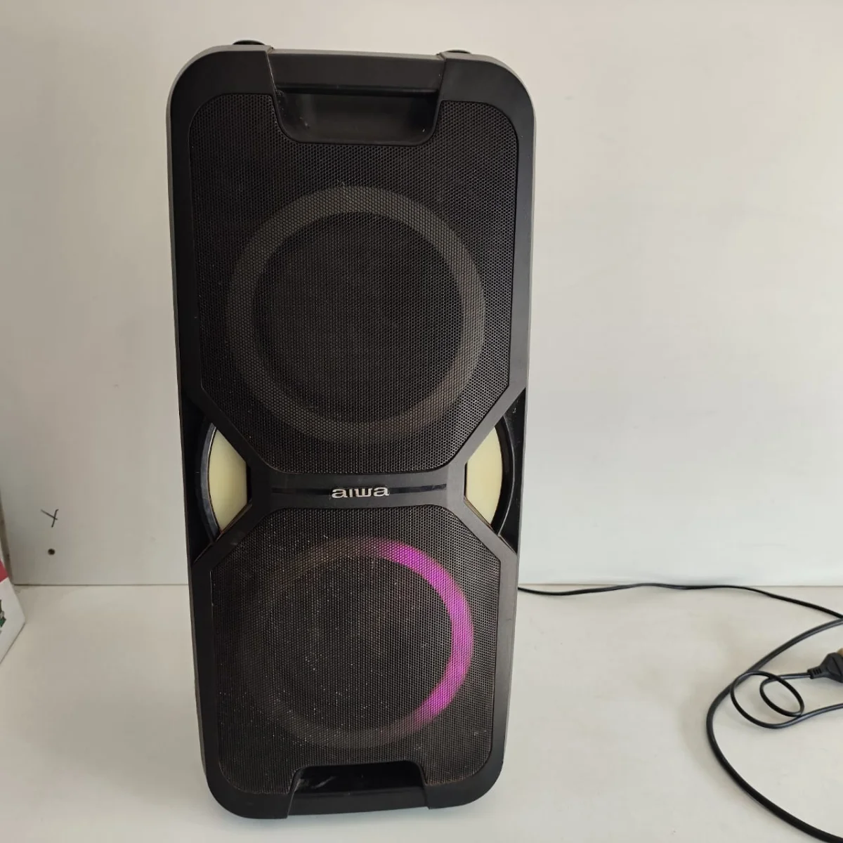 Parlante Portatil Marca Aiwa Modelo Awpok6l Usado En Buen Estado Con No Tiene Acc Luces Led