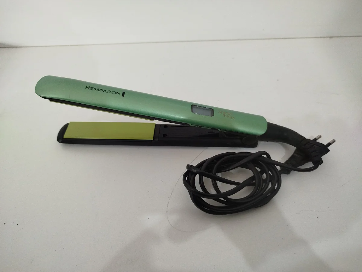 Foto 2 de Planchita Para Cabello Marca Remigton Modelo S9960 Usado En Buen Estado Acc No Tiene