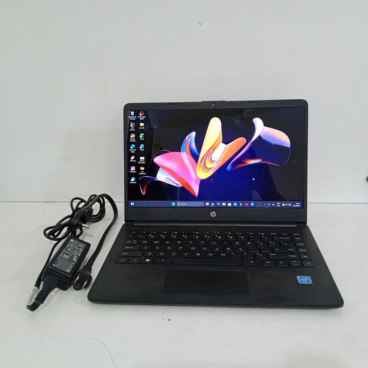 Notebook Marca Hp Modelo 14-Dq0001dx Procesador Celeron Memoria Ram 4 Gb Disco Duro 60 Gb Generacion 405 Acc Cable Power