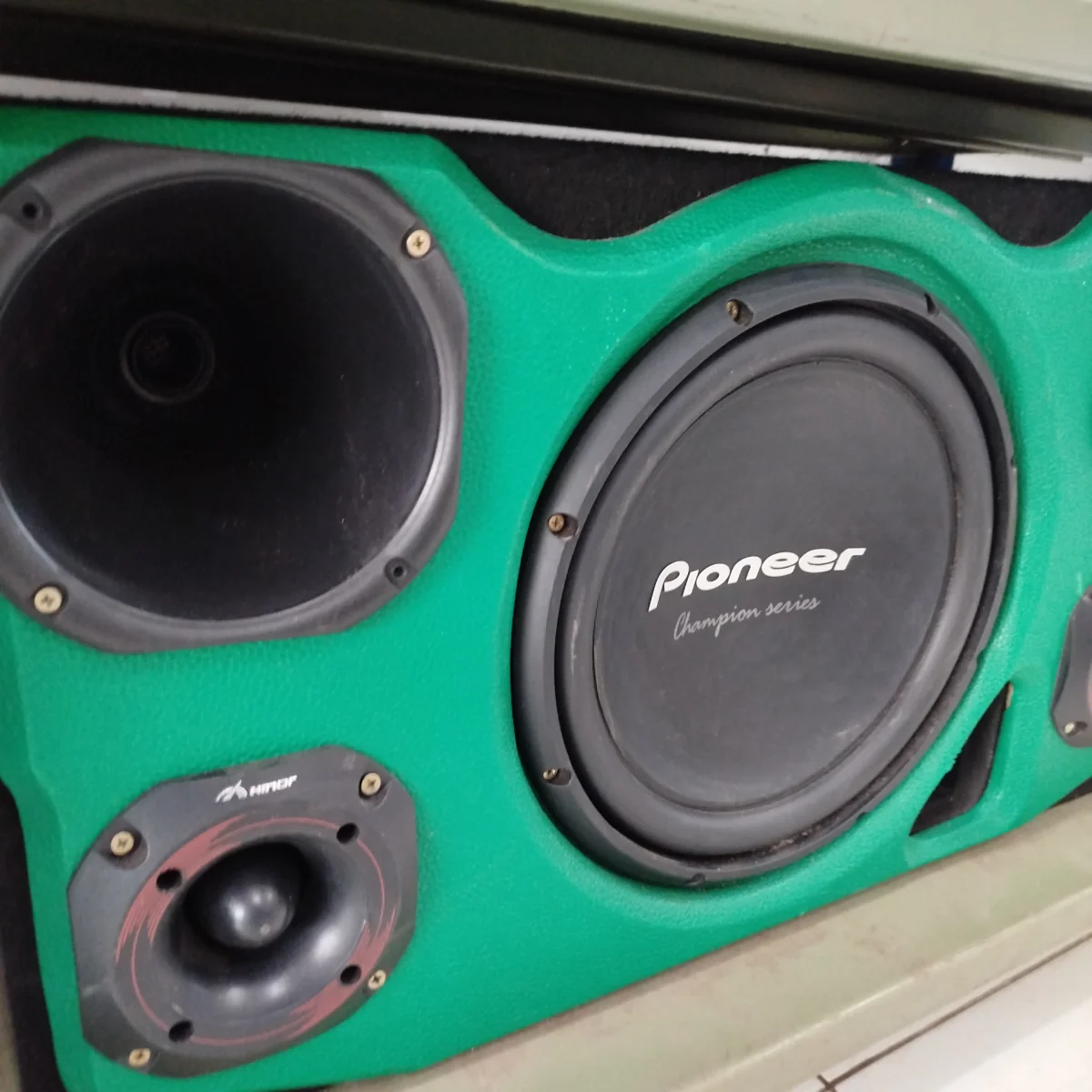 Foto 2 de Caja C/ Parlantes Para Auto Usado En Buen Estado Acc 2 Twister Hinor2 Cornetas Buffer Pioneer 15