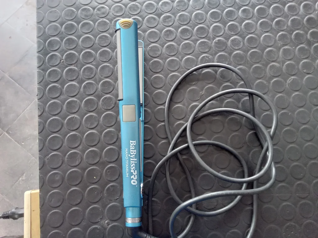 Foto 3 de Planchita Para Cabello Marca Babyliss Modelo Bnt4081uz Usado En Buen Estado Acc No Tiene