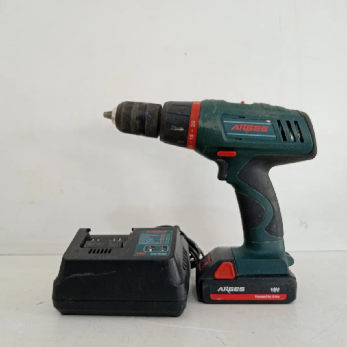 Foto 2 de Taladro Marca Agress Modelo Hda2541l Usado En Buen Estado Acc No Tiene