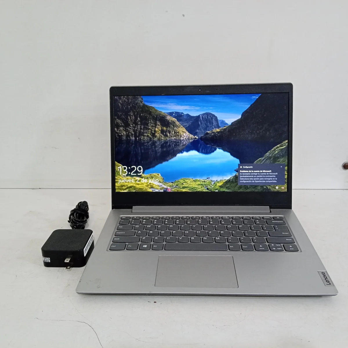 Notebook Marca Lenovo Modelo No Tiene Procesador Amd A6-922e Memoria Ram 4 Gb Disco Duro 80 Gb Generacion 9 Acc WebcamWifi Hdmi