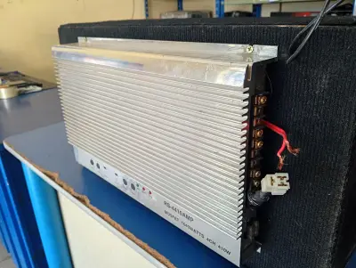 Amplificador De Sonido P/ Automovil Marca Mosfet Modelo Rs-4410amp Usado En Buen Estado Acc No Tiene