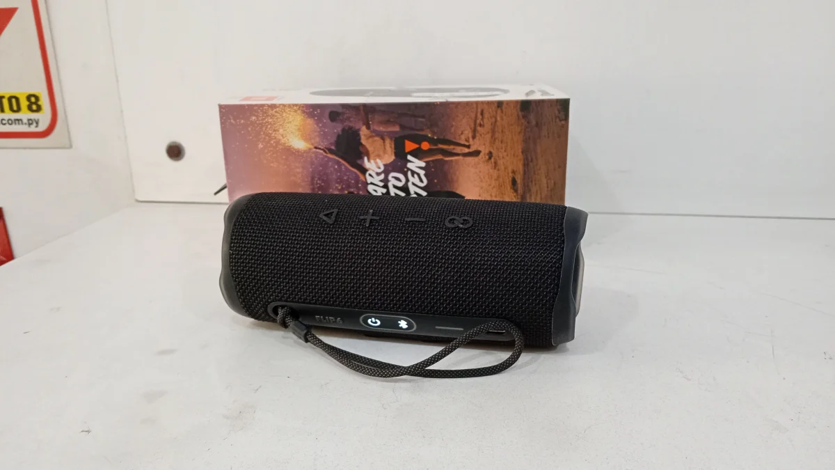 Foto 2 de Speaker Potencia Watts 30 Marca Jbl Sin Control Modelo Flip6 Nro Usado En Buen Estado Con Caja Acc No Tiene