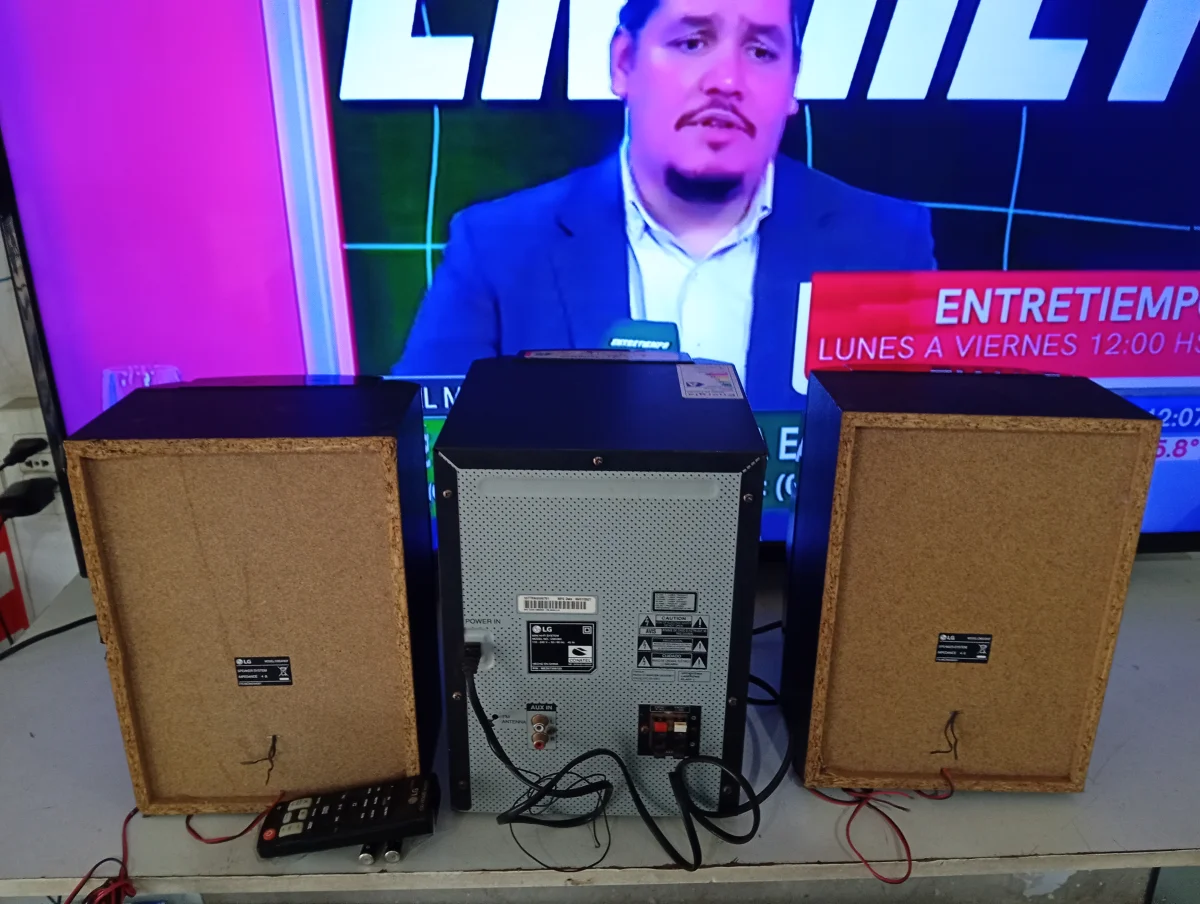 Foto 3 de Equipo De Sonido Marca Lg Con Control Modelo Cm4360 Usado En Buen Estado Acc Control
