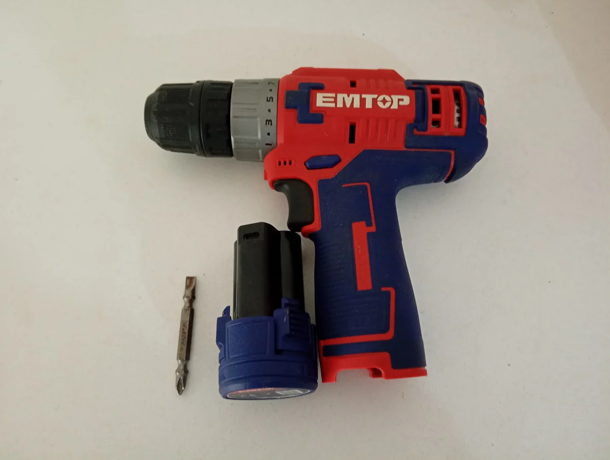 Foto 2 de Taladro Marca Emtop Modelo No Tiene Usado En Buen Estado Acc 1 Bateria 1 Mecha