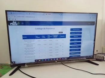 Foto 2 de Televisor Led Convencional De 32 '' Marca Win Modelo 32f1 Usado En Buen Estado Con Control Con Caja Acc Dos Patitas