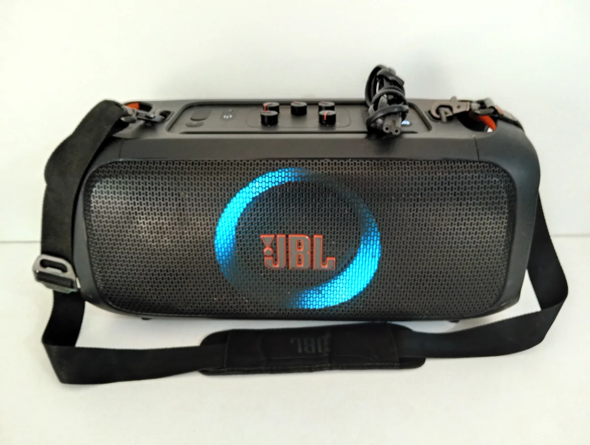 Equipo De Sonido Marca Jbl Sin Control Modelo On--The-Go Usado En Buen Estado Acc Cinta Cable Power