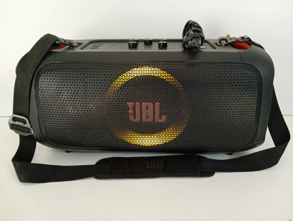 Foto 2 de Equipo De Sonido Marca Jbl Sin Control Modelo On--The-Go Usado En Buen Estado Acc Cinta Cable Power