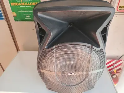 Caja De Sonido Amplificada Marca Kolkw Modelo Kpb-122 Con Control Usado En Buen Estado Acc Micrófono Cargador