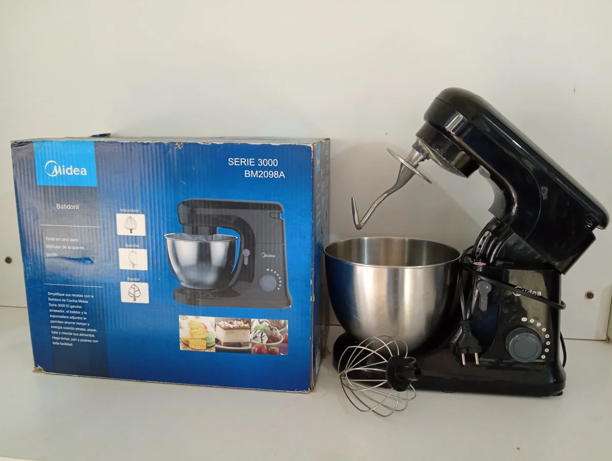 Foto 2 de Batidora Marca Midea Planetaria Modelo Bm2098a Usado En Buen Estado Acc 2 Batidores 1 Bol De Aluminio