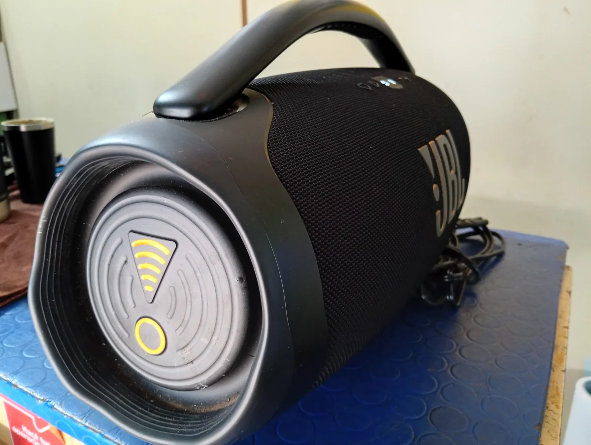 Foto 2 de Speaker Potencia Watts No Tiene Marca Jbl Sin Control Modelo Boombox 3 Usado En Buen Estado Sin Caja Acc Con Cable Corriente