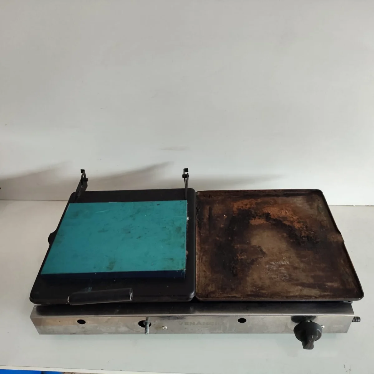 Plancha Hamburguesera Marca Venancio Modelo No Tiene Usado Con Desgaste Acc Desgaste Arriba Y Sucio Trae 2 Quemadores Pero A Uno Le Falta La Tapita Para Abrir