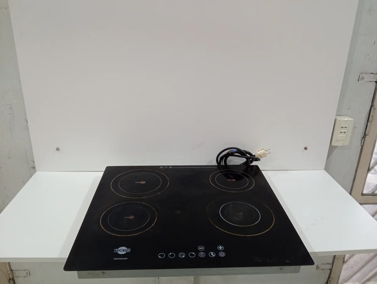 Foto 2 de Cocina Electrica Tipo Vitroceramica Marca Tokyo Modelo Cotoka4zv Usado-En-Buen-Estado Acc Para 4 Infrarojos