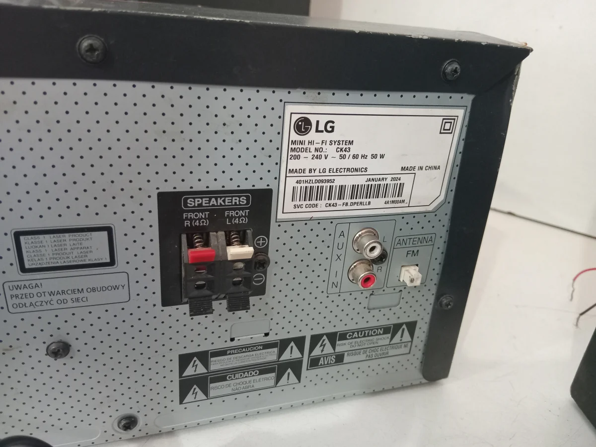 Foto 2 de Equipo De Sonido Marca Lg Con Control Modelo Ck43 Usado Con Desgaste Acc 2 ParlantesBtUsbRadio