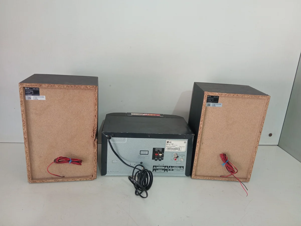 Foto 3 de Equipo De Sonido Marca Lg Con Control Modelo Ck43 Usado Con Desgaste Acc 2 ParlantesBtUsbRadio