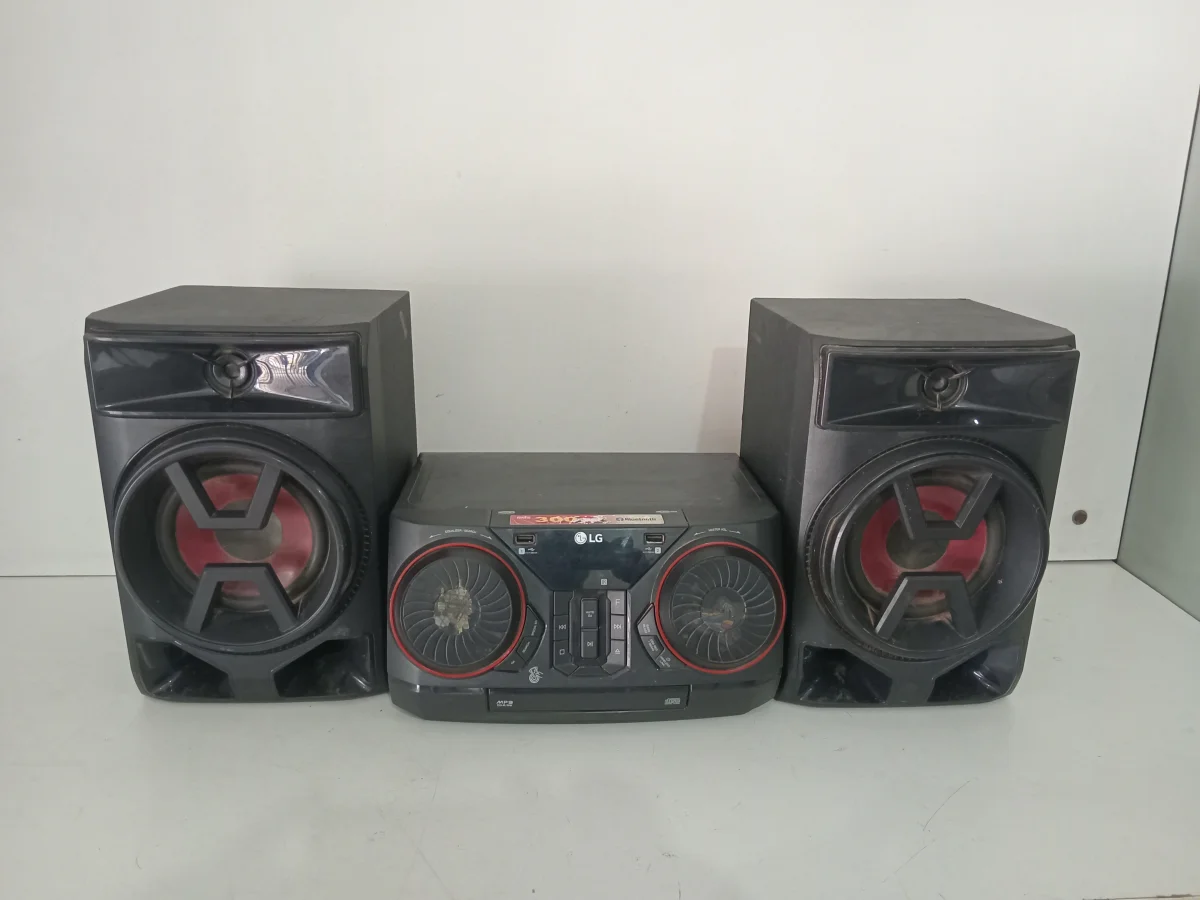 Equipo De Sonido Marca Lg Con Control Modelo Ck43 Usado Con Desgaste Acc 2 ParlantesBtUsbRadio