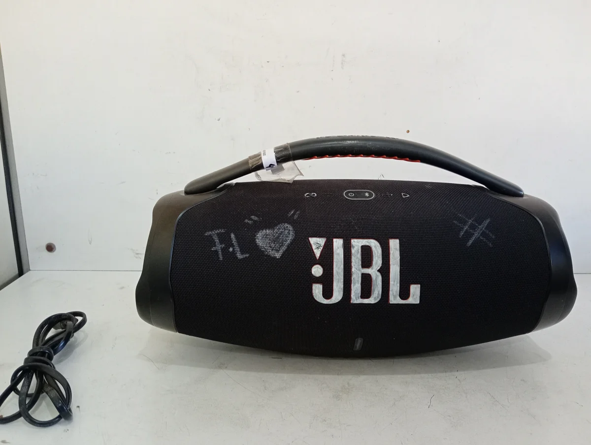 Parlante Portatil Marca Jbl Modelo Bombox 3 Usado En Buen Estado Con Cable Power Acc Bt