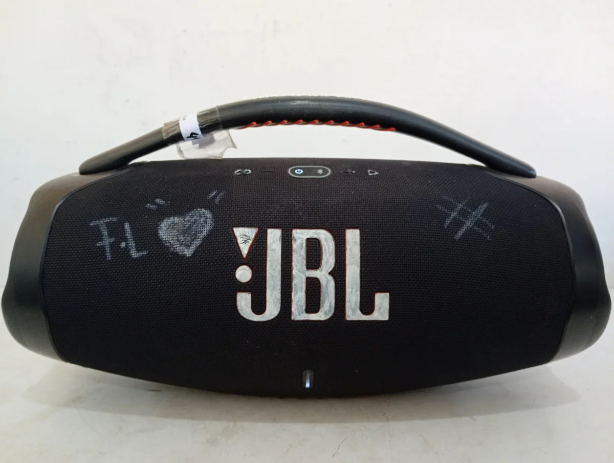 Foto 3 de Parlante Portatil Marca Jbl Modelo Bombox 3 Usado En Buen Estado Con Cable Power Acc Bt