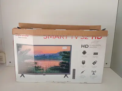 Televisor Led Smart De 32 '' Marca Kolke Modelo 32-Sm Con Control Usado En Buen Estado Acc PatitasControl