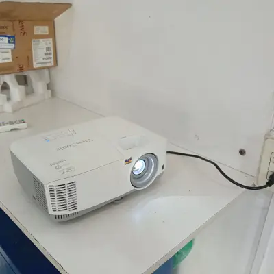 Proyector De Imagen Marca View Sonic Con Control Modelo Pa503s Lumenes 3.600 Usado En Buen Estado Acc Cable Power
