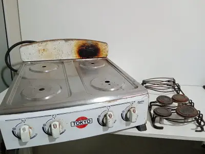 Cocina A Gas Marca Tokyo Modelo Apolo 4 Bocas Con Respaldo Usado Con Desgaste Acc Cuatro Quemadores Una Manguera Con Su Regulador