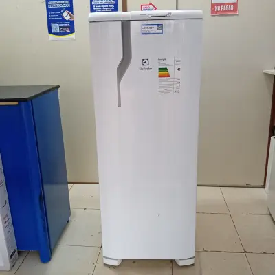 Heladera Marca Electrolux Modelo Re31 Usado En Buen Estado Litros 240 Acc 2 ParrilaVerdulera4 Porta VasosTapa De Congelador