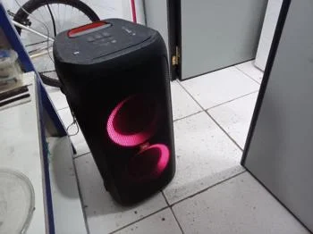 Speaker Potencia Watts No Tiene Marca Jbl Sin Control Modelo Party Box310 Usado En Buen Estado Sin Caja Acc Cable Cragador