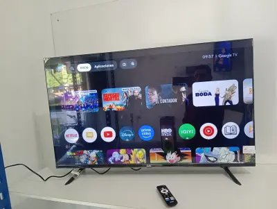 Televisor Led Smart De 43 '' Marca Jam Modelo Gtm-Ultra Con Control Usado En Buen Estado Acc Patita De Pedestal Cable Power