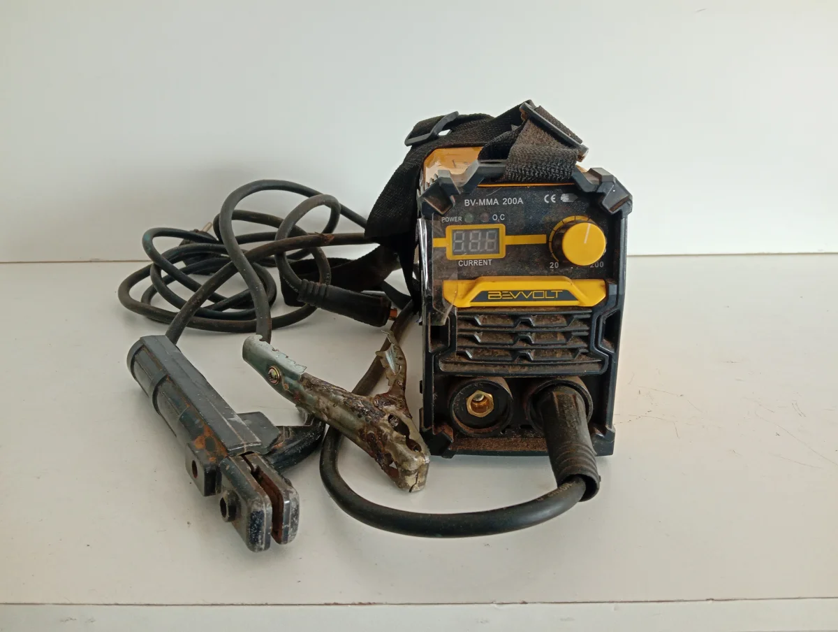 Foto 2 de Soldador Marca Bevvolt Modelo Bv-Mma Usado En Buen Estado Acc Pinza Positivo Negativo