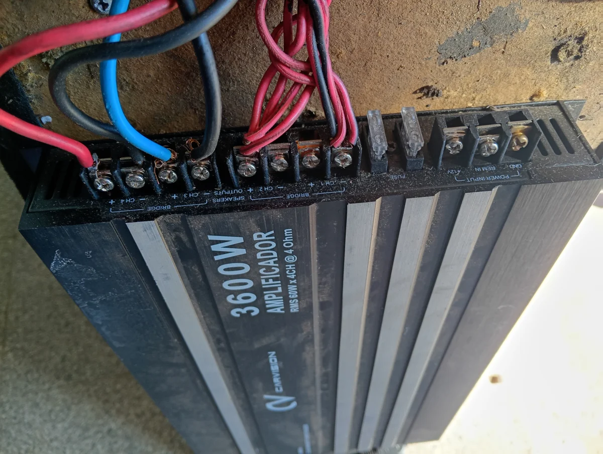 Foto 2 de Amplificador De Sonido P/ Automovil Marca Carvision. Modelo Amp604 Usado En Buen Estado Acc 4 Canales