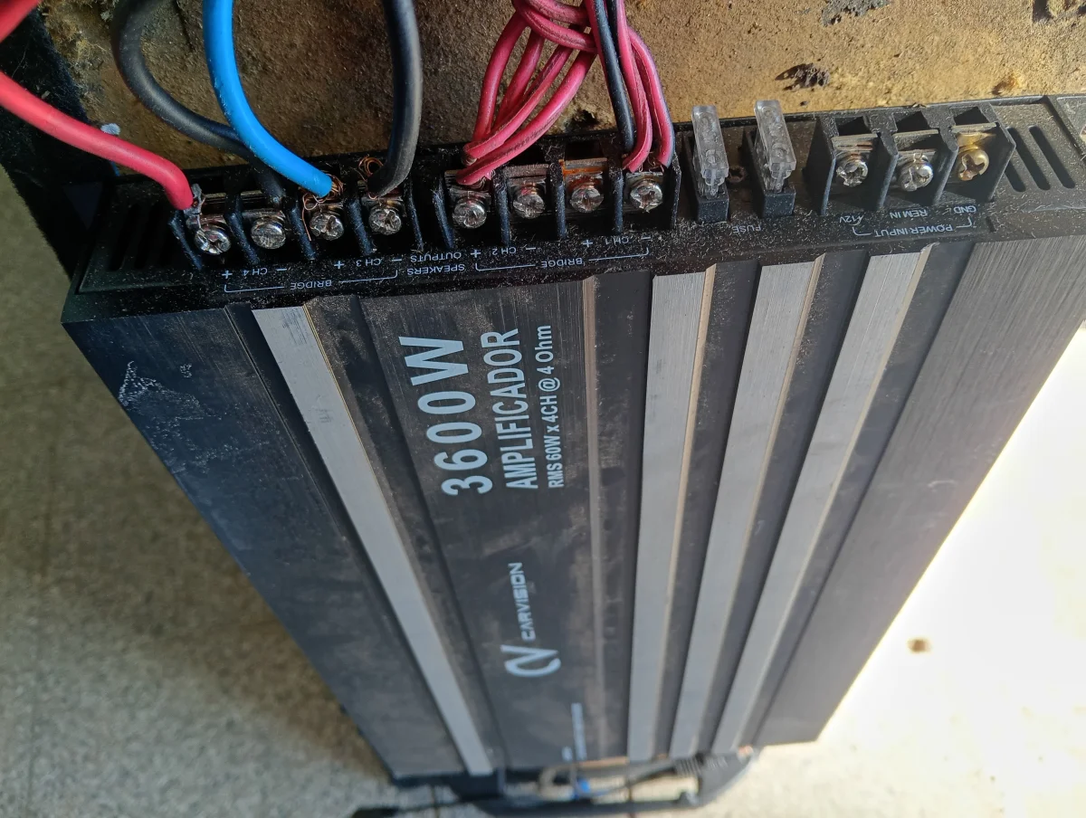 Foto 3 de Amplificador De Sonido P/ Automovil Marca Carvision. Modelo Amp604 Usado En Buen Estado Acc 4 Canales