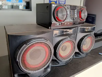 Equipo De Sonido Marca Lg Con Control Modelo Cj45 Usado Con Desgaste Acc 2 Parlantes 1 Woofer