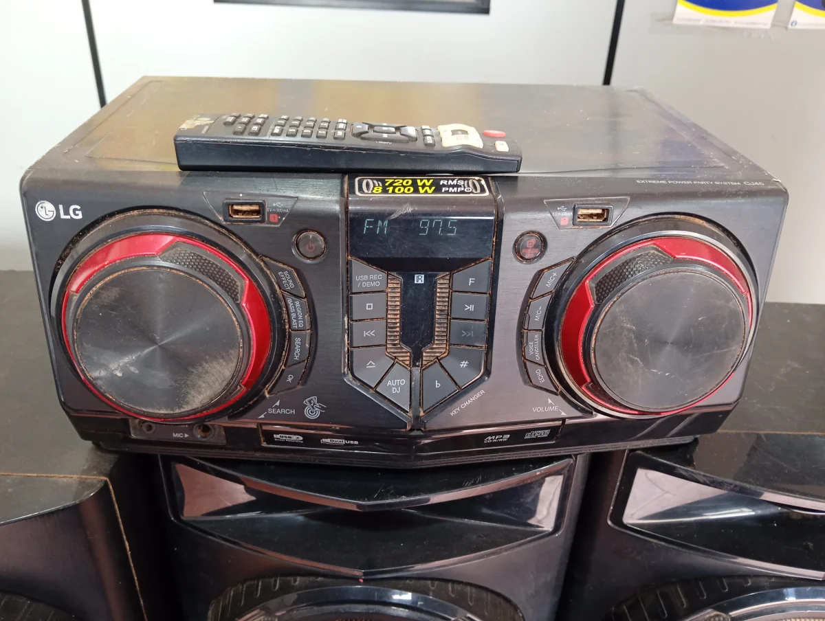 Foto 3 de Equipo De Sonido Marca Lg Con Control Modelo Cj45 Usado Con Desgaste Acc 2 Parlantes 1 Woofer