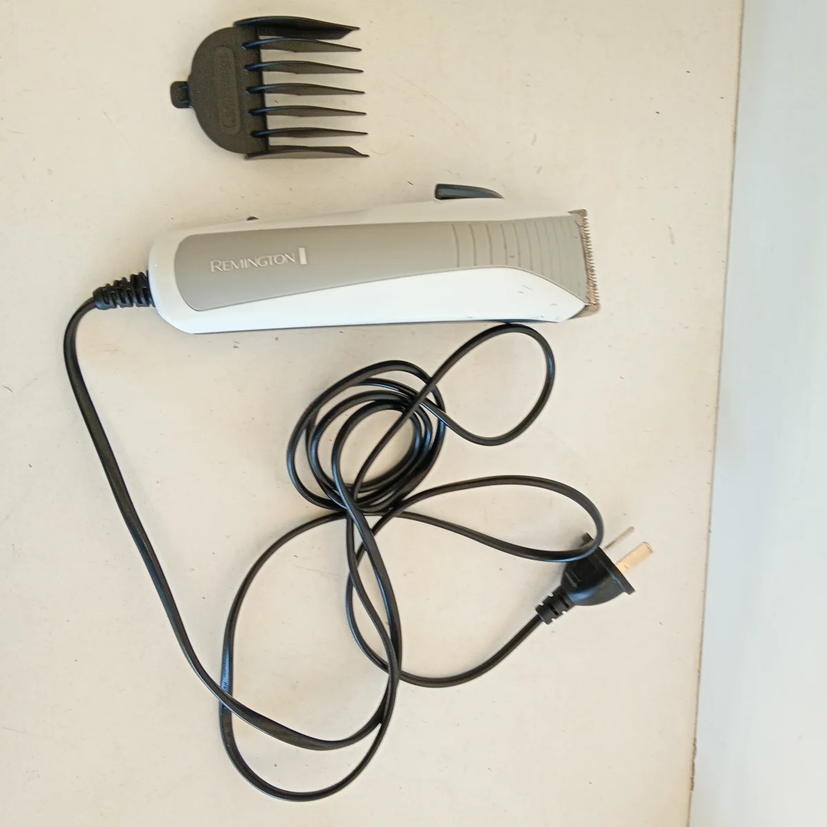 Maquina De Cortar Cabello Marca Remington Modelo Hc06a Usado En Buen Estado Acc Accesorios Niveles Maletin