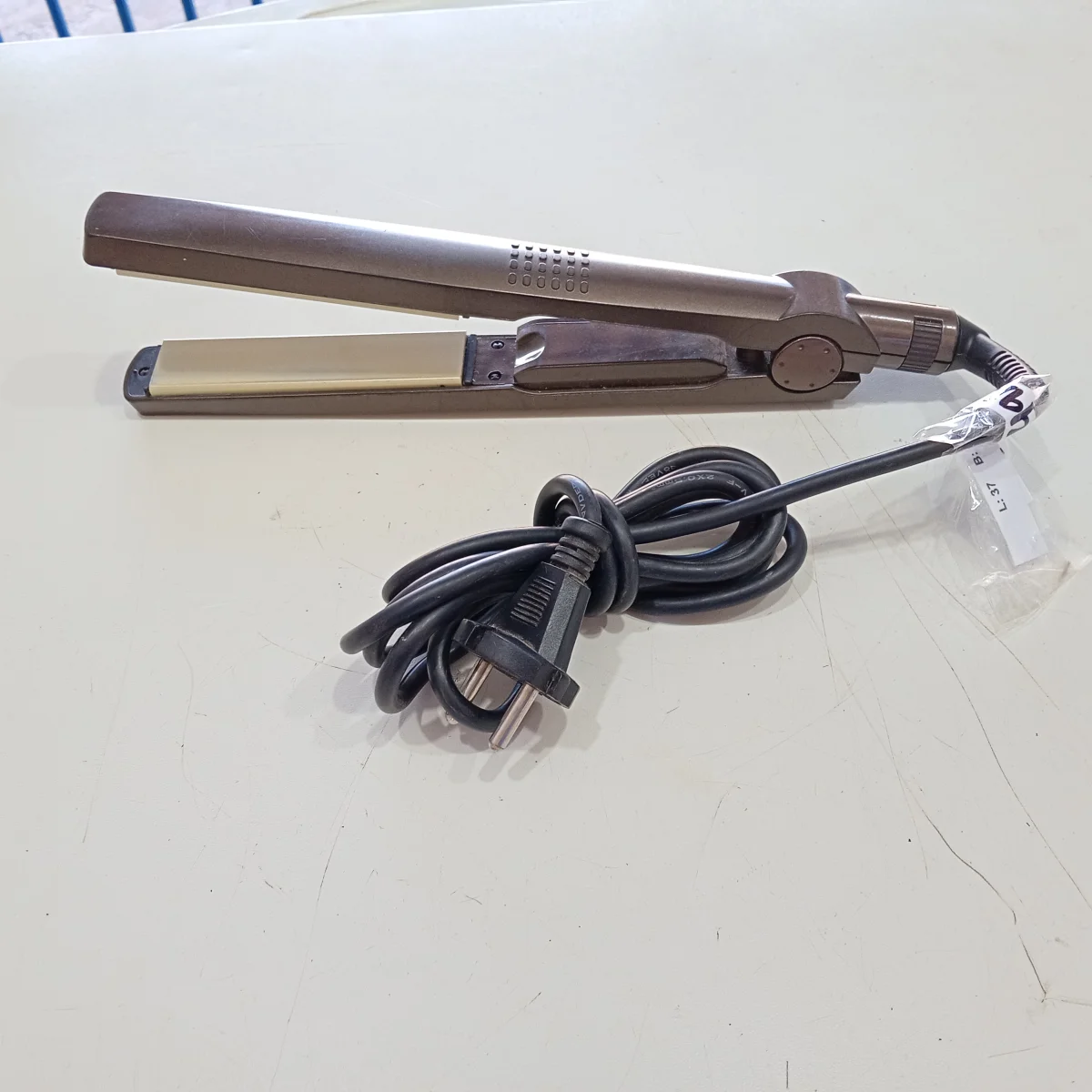 Foto 2 de Planchita Para Cabello Marca Mac Styles Modelo Pro230 Usado En Buen Estado Acc No Tiene