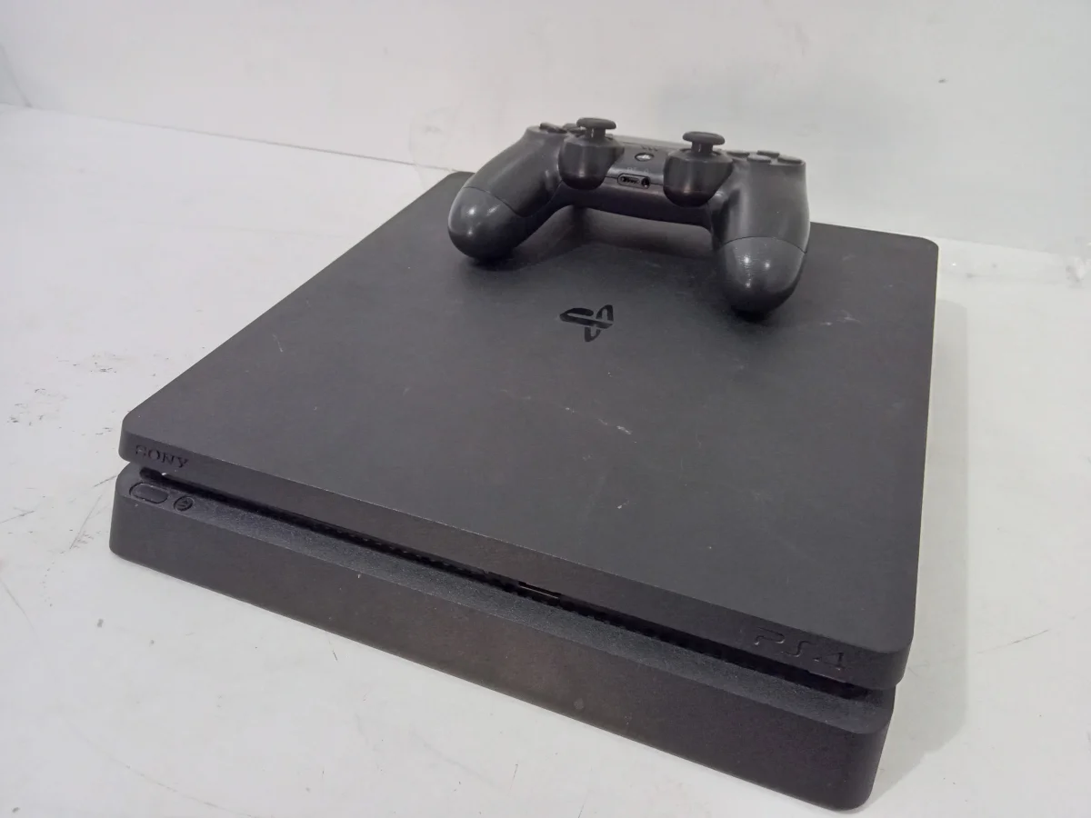 Foto 2 de Juego Electronico Ps4 Marca Sony Modelo Cuhy-2215b Disco Duro 100 Gb Con Control Sin Caja Usado En Buen Estado Acc Control HdmiCable Cte