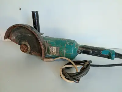 Pulidora Marca Makita Modelo Ga7020 Tamaño 180mm Usado Con Desgaste Acc ManijaProtector