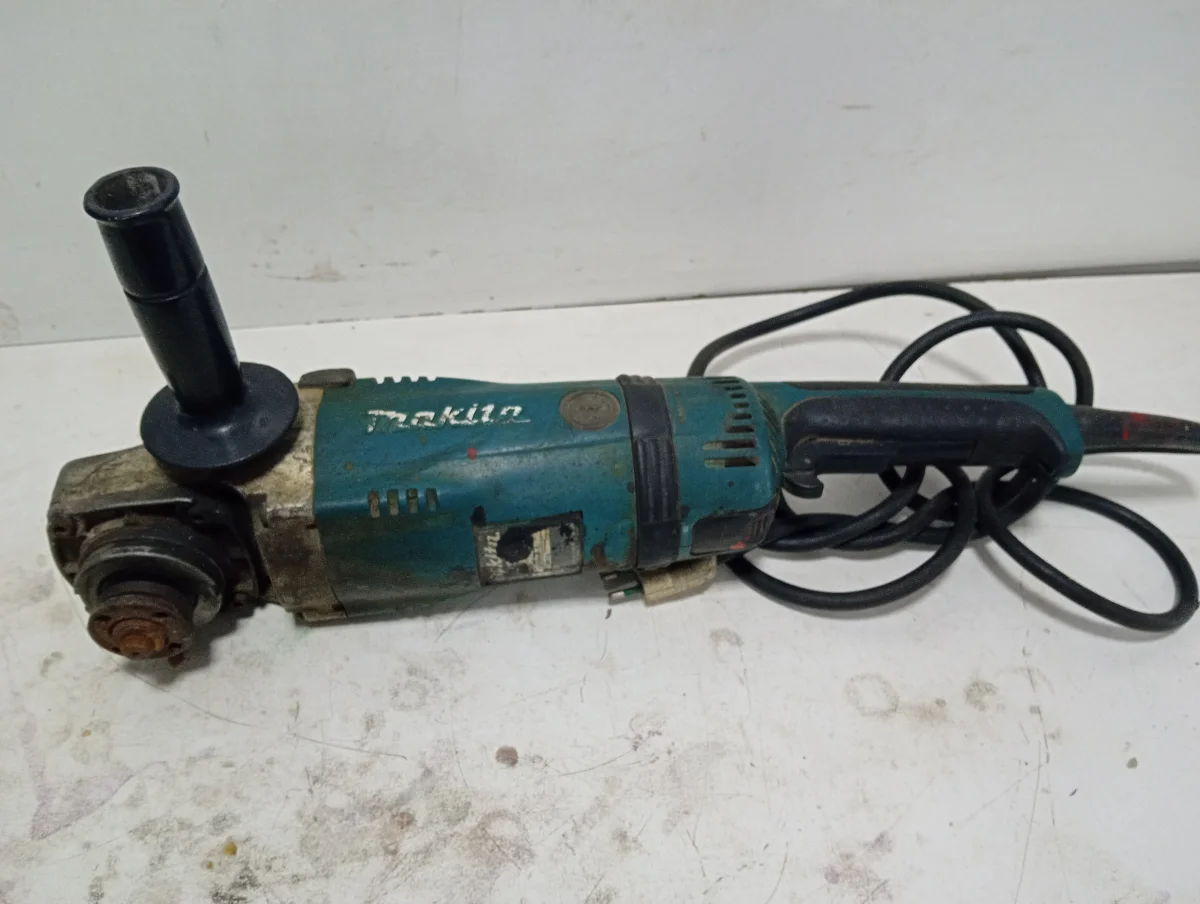 Pulidora Marca Makita Modelo No Se Distingue Tamaño Grande Usado Con Desgaste Acc Manija
