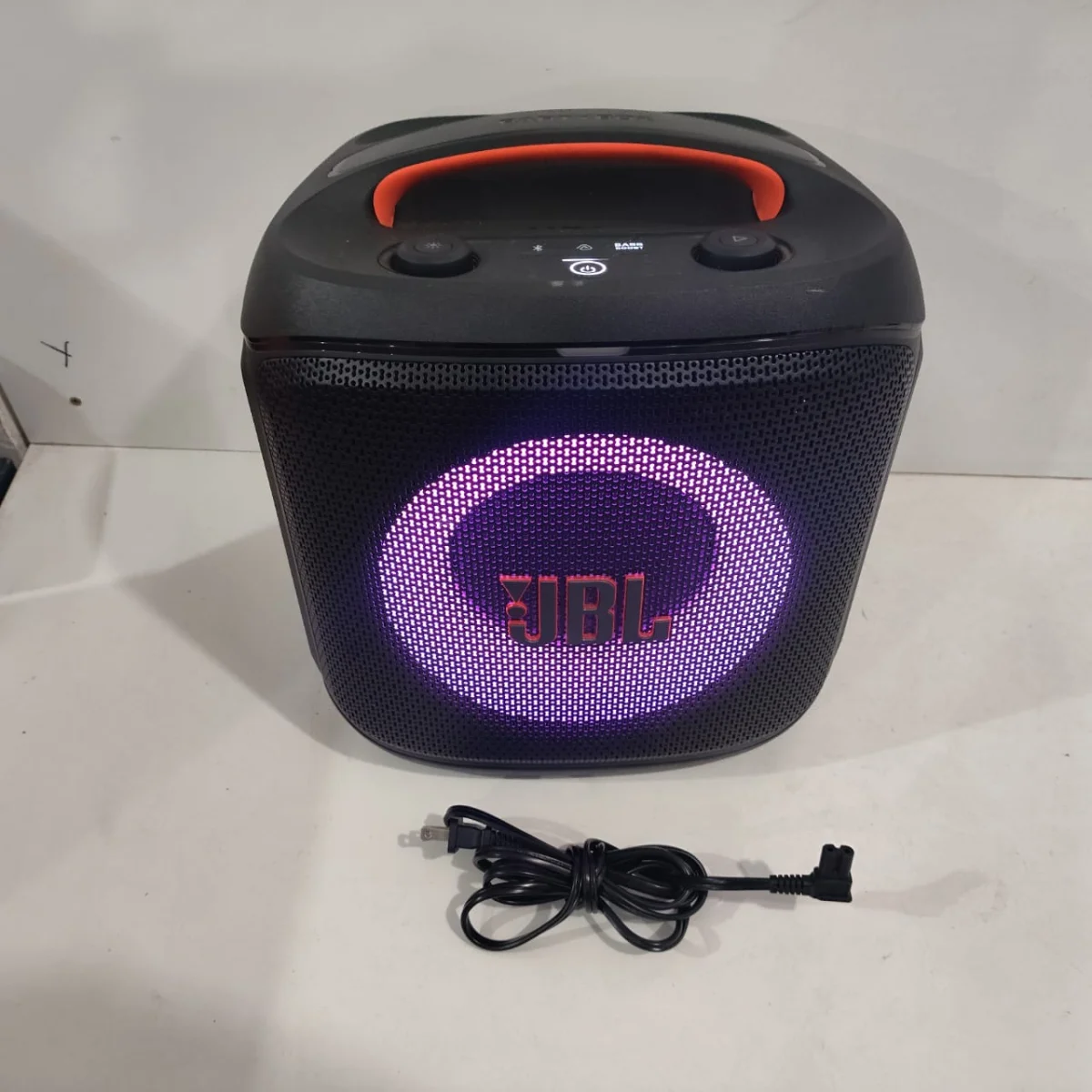 Parlante Portatil Marca Jbl Modelo Party Boxencore Essential 2 Usado En Buen Estado Con Caja Semi Nuevo Acc Cab. Power