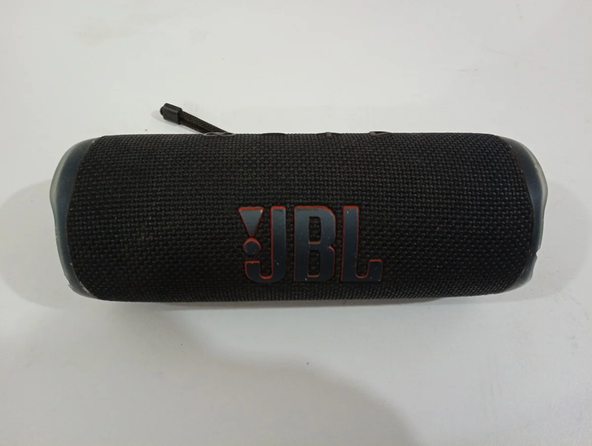 Speaker Potencia Watts No Tiene Marca Jbl Sin Control Modelo Flip 6 Usado En Buen Estado Sin Caja Acc Sucio Y Rasoado Por Los Costado