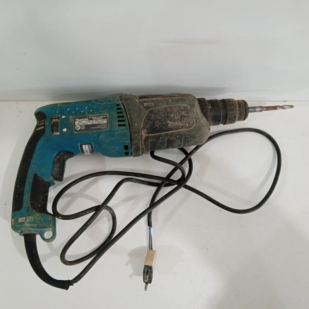 Foto 3 de Taladro Marca Makitta Modelo Hr2470 Usado Con Desgaste Acc Le Falta Una Parte Su Plastico