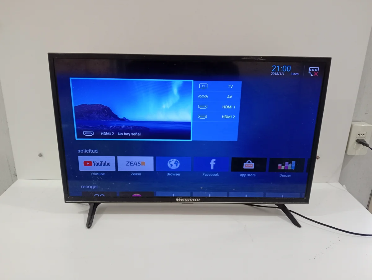 Televisor Led Smart De 32 '' Marca Mastertech Modelo Mt32sa7ihtc1 Con Control Usado Con Desgaste Acc Patitas