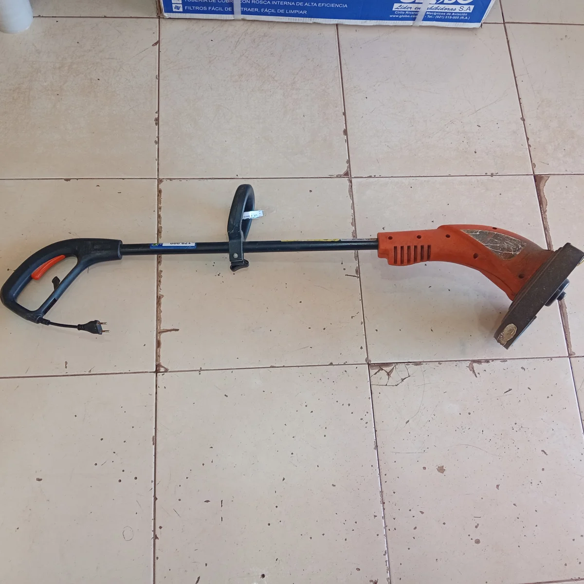 Foto 2 de Bordeadora De Cesped Marca Tramotina Modelo Ap1000 Usado En Buen Estado Acc Cabezal De Nylon