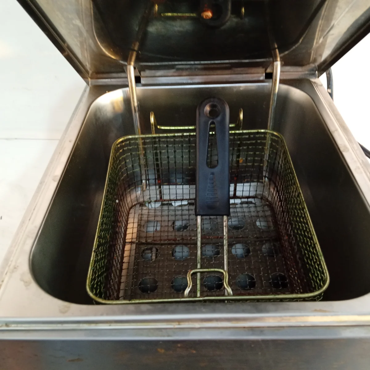 Foto 2 de Fritadora Marca Visioneer Modelo Vr-2281 Usado En Buen Estado Acc Con Regulador De Temperatura