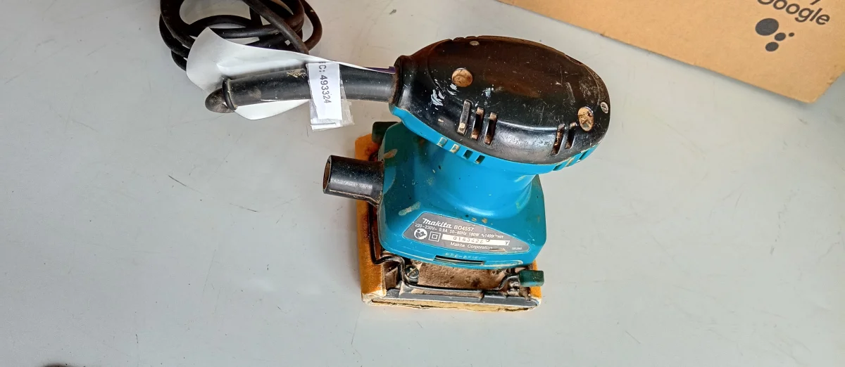 Foto 2 de Lijadora Marca Makita. Modelo Bo4557 Usado En Buen Estado Acc Con Una Lija