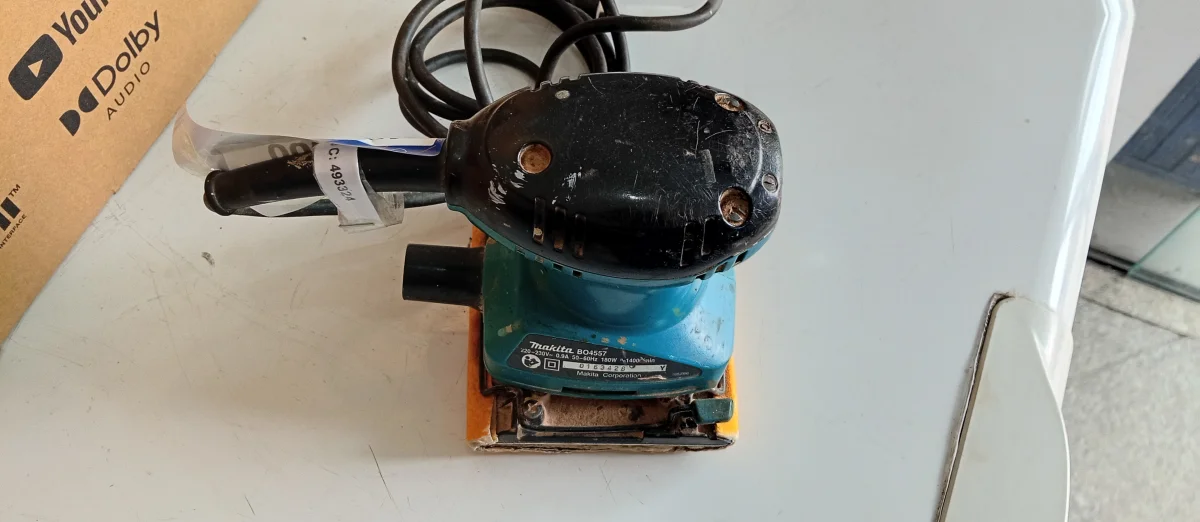 Foto 3 de Lijadora Marca Makita. Modelo Bo4557 Usado En Buen Estado Acc Con Una Lija