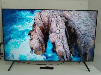 Televisor Led Smart De 50 '' Marca Samsung Modelo Un50tu7000g Con Control Usado En Buen Estado Acc Par De Patitas
