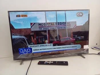 Foto 2 de Televisor Led Smart De 32 '' Marca Jam Modelo Uktrasgtm Con Control Usado En Buen Estado Acc Dos Patitas